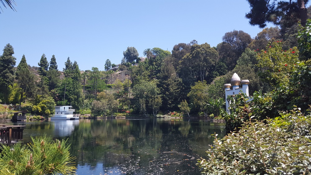 Lake Shrine Gardens, Lake Shrine, Self-Realization Fellowship, Yogananda, SRF, girl with moxie