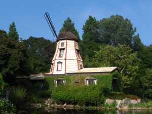 Lake Shrine Windmill Chapel, Lake Shrine Chapel, Lake Shrine Gardens, Lake Shrine, Self-Realization Fellowship, Yogananda, SRF, girl with moxie